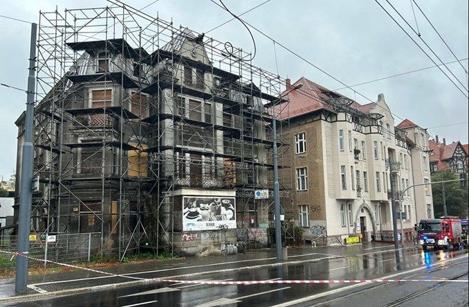 Poznań. Piątkowska i Połabska bez tramwajów. Przez kamienicę
