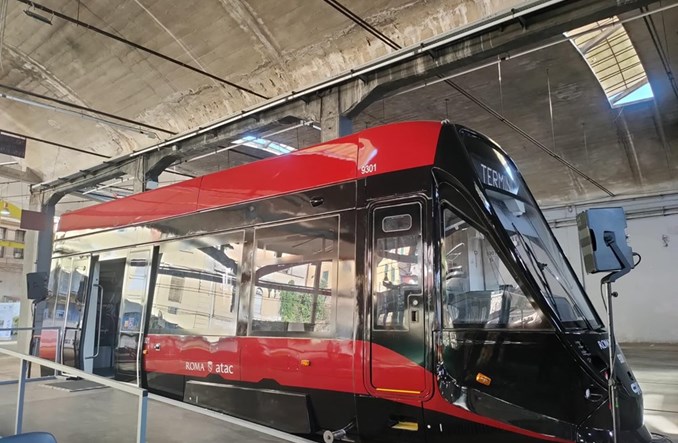 Bolonia zamawia a Rzym domawia tramwaje Urbos od CAF-a