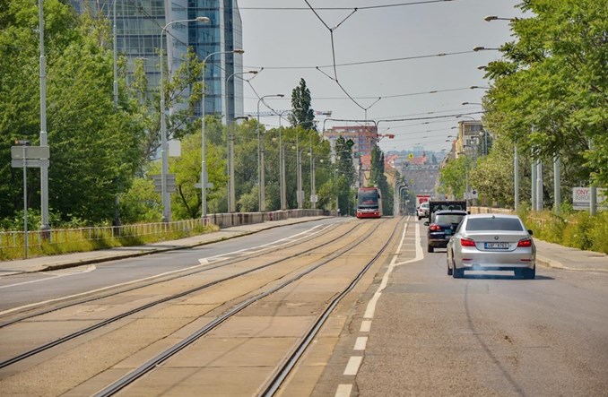 Praga wycofuje tramwaje z jednego z mostów z uwagi na awaryjny stan