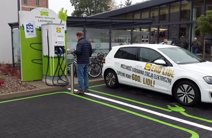 Udogodnienia dla samochodów zeroemisyjnych na parkingach sieci Lidl