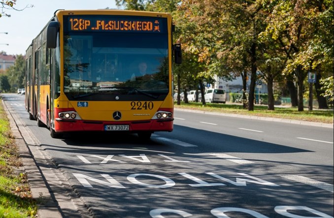 Jak zadbać o szybszy, tańszy i wygodniejszy transport publiczny w stolicy? Wnioski z raportu Clean Cities Campaign 
