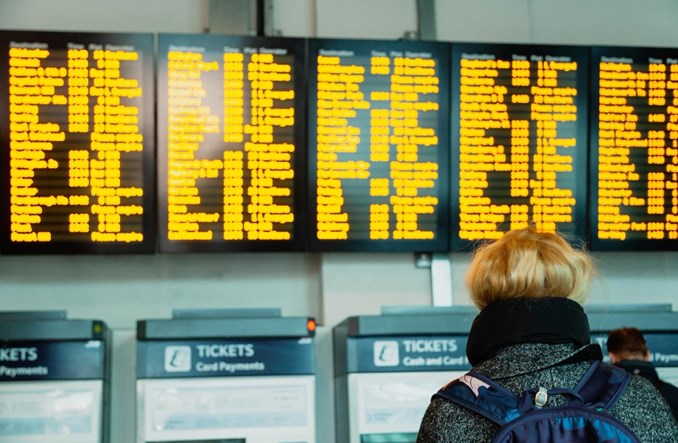 Awaria, opóźnienie, zagrożenie – co i jak przekazać pasażerom?