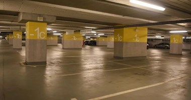 Łódź: Płatny parking na Dworcu Fabrycznym stał się prawdziwym Park and Ride  