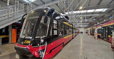 Łódź. Pożar w zajezdni MPK, zapalił się jeden z tramwajów