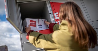 Miasta kontra rynek: kto reguluje rozwój e-commerce w przestrzeni publicznej?