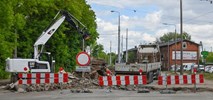 Bydgoszcz. Rozbudowa ul. Toruńskiej. Rozbiórki i wykopy przy zajezdni