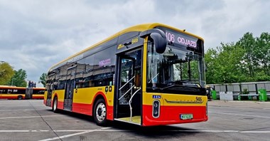 Elektryczne autobusy coraz ciaśniejsze. Gdzie zniknęło miejsce dla pasażerów?
