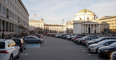 Warszawa: Plac Trzech Krzyży jeszcze bardziej zielony