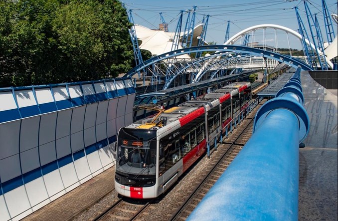 Tramwaje Warszawskie i dwie oferty na nowe tramwaje. Czyje?