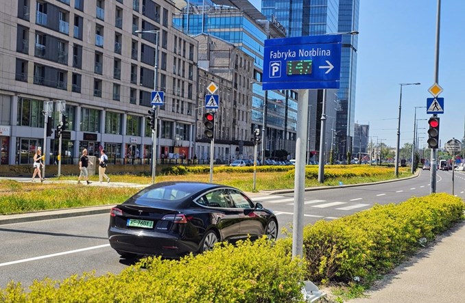 Coraz łatwiej znaleźć parking w Warszawie?