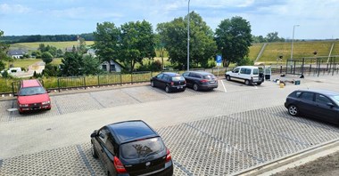 Otomino: nowy parking zachęca kierowców do jazdy pociągami