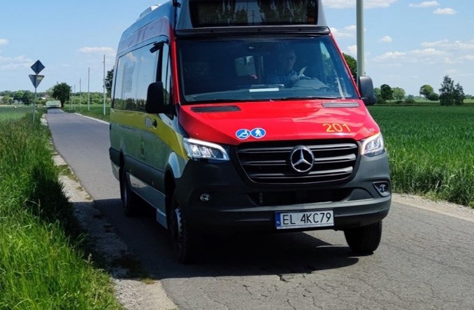 ŁKA: Nowe mercedesy wyruszyły na nową linię dowozową 