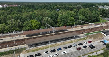 Nowy parking przy stacji w Zielonce – wygodniej z samochodu na pociąg 