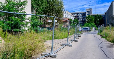Łódź. Trzy parkingi w budowie, jeden parking w zawieszeniu. Sprawa w NSA
