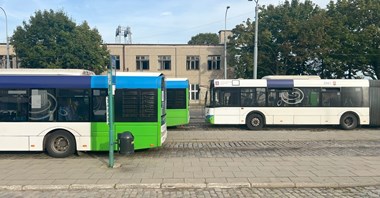 Wykluczenie komunikacyjne kontra brak kierowców. Resort obniża minimalny wiek