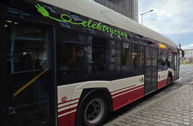 Man zainteresowany opolskim przetargiem na elektryki