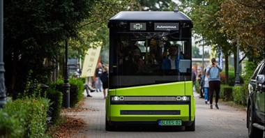 Autonomiczny minibus na wrocławskim cmentarzu  
