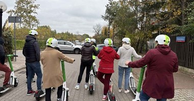 Lime, razem z Fundacją „Drogi Mazowsza”, przeprowadzi szkolenia dla nauczycieli o bezpiecznej jeździe e-hulajnogami