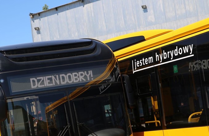 ReloBus z miliardowym kontraktem w Warszawie. 108 nowych autobusów hybrydowych