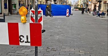 Łódź. Trwa montaż systemu kontroli wjazdu na Piotrkowską [zdjęcia]