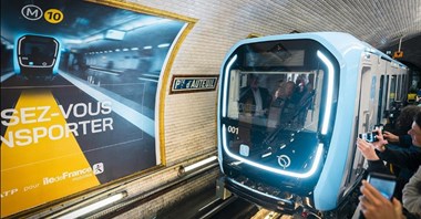 Paryż: Nowe pociągi metra wyjechały na trasę