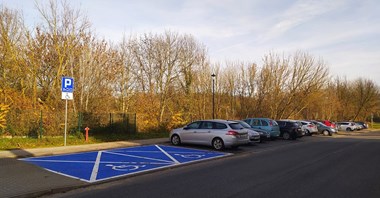 PLK zbudowała kolejny parking przy torach. W Białośliwiu