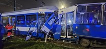 Kraków. Zderzenie tramwajów na Bieńczyckiej. Są poszkodowani, w tym motorniczy