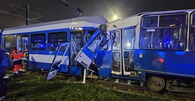 Kraków. Zderzenie tramwajów na Bieńczyckiej. Są poszkodowani, w tym motorniczy