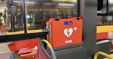 Sto defibrylatorów w warszawskich autobusach