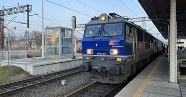 PKP Intercity. Mało EP09 w rozkładzie jazdy. "Epoki" znikają z torów