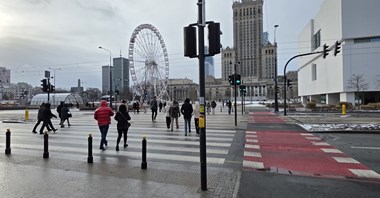 Warszawa: Nowa zebra na Marszałkowskiej - cztery razy więcej pieszych niż aut