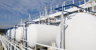 Bezpieczny transport gazu płynnego – rola nowoczesnych autocystern i systemów obsługi