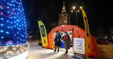 W czasie mrozów w Warszawie specjalne autobusy i namioty