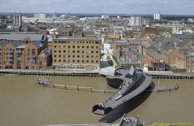 Kładki na świecie. W Hull można się przejechać nad rzeką