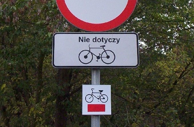 Słupki na drodze dla rowerów w Krakowie to zło konieczne