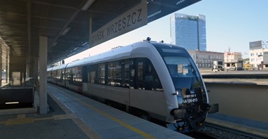 Pierwszy pociąg od Pesy wjechał na linię PKM 