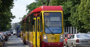 Łódź: Tramwaje przyspieszyły dzięki... zakazowi parkowania