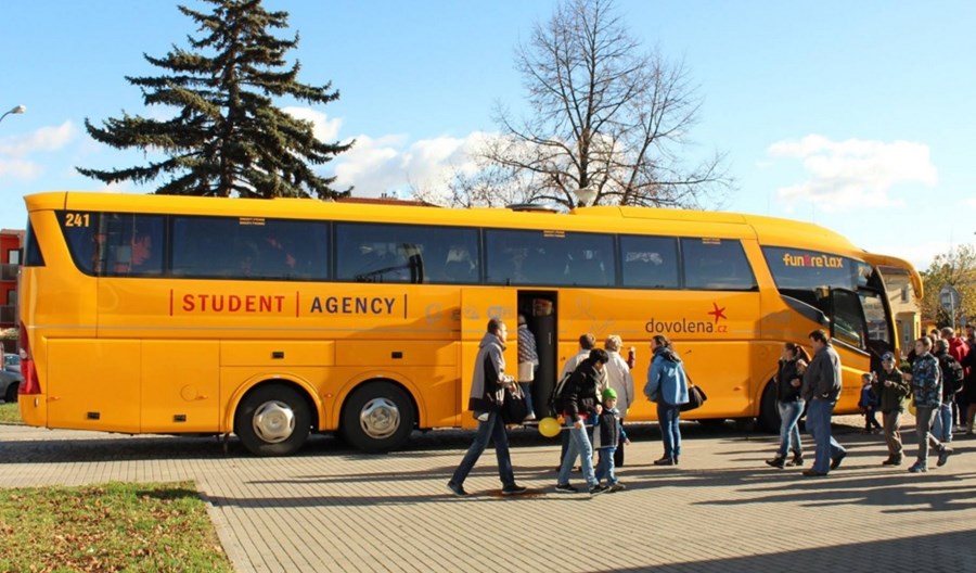 RegioJet dojedzie do Warszawy. Ale autobusem RegioJet dojedzie do Warszawy. Ale autobusem