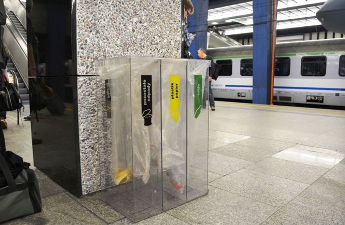 PKP poprawia bezpieczeństwo przezroczystymi koszami