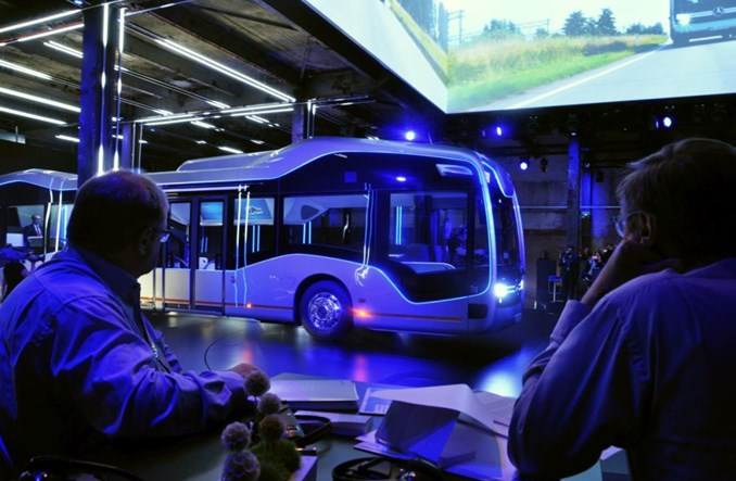 Autobus „bez kierowcy" Mercedesa. Czy jest bezpieczny?