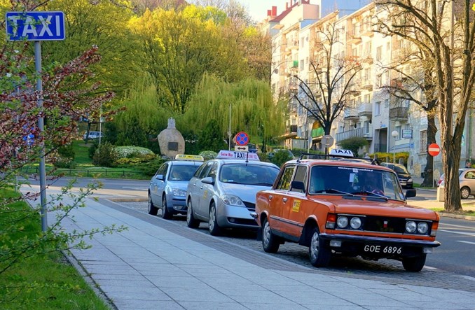 Ministerstwo Infrastruktury proponuje licencjonować Ubera