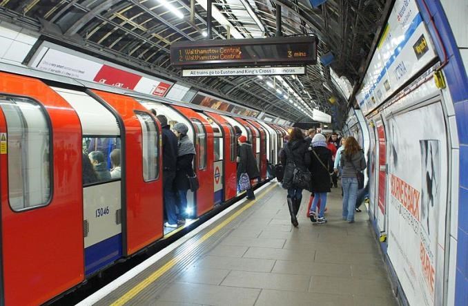 Rośnie zainteresowanie nocnym metrem w Londynie