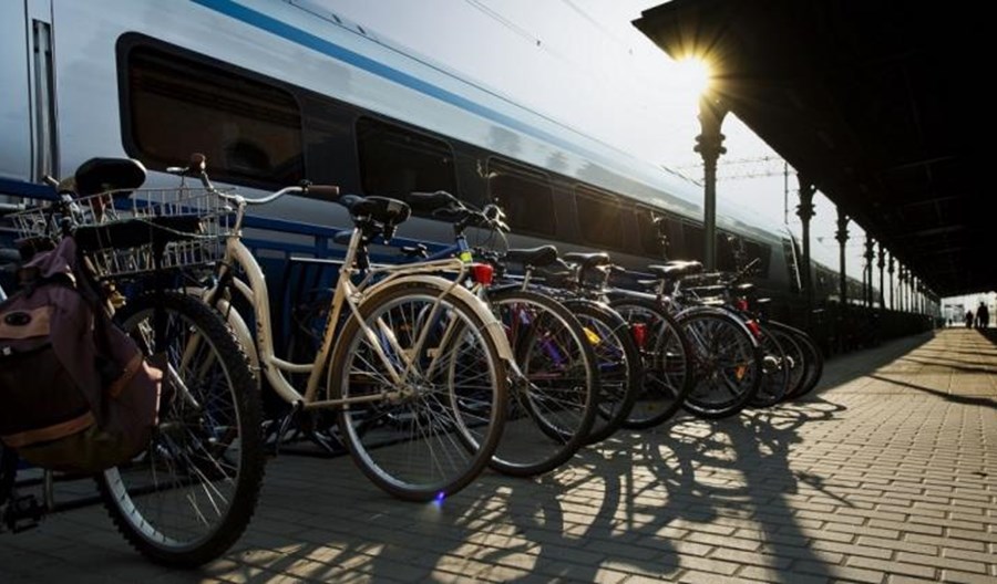 Rowery elektryczne przy dworcach. Wstęp do programu PKP Mobility Rowery elektryczne przy dworcach. Wstęp do programu PKP Mobility