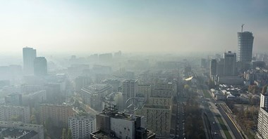 Radny z Woli wyjaśnia smog od nowa, choćby wbrew faktom