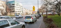 Warszawa: Szersze chodniki. ZDM stopniowo przenosi parkowanie na jezdnie