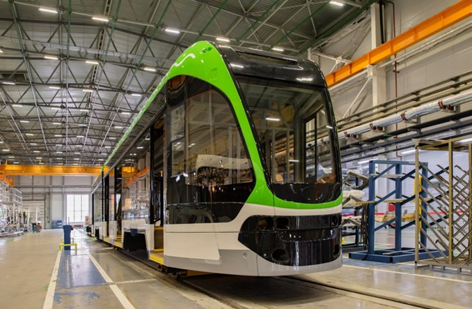 Rosja: Montaż końcowy niskopodłogowego tramwaju dla sieci 1000 mm