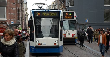 Amsterdam zatwierdza olbrzymie pieniądze na rozwój transportu miejskiego