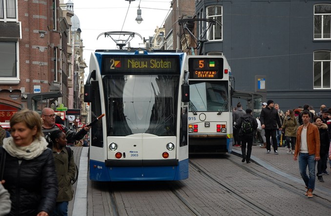 Amsterdam zatwierdza olbrzymie pieniądze na rozwój transportu miejskiego