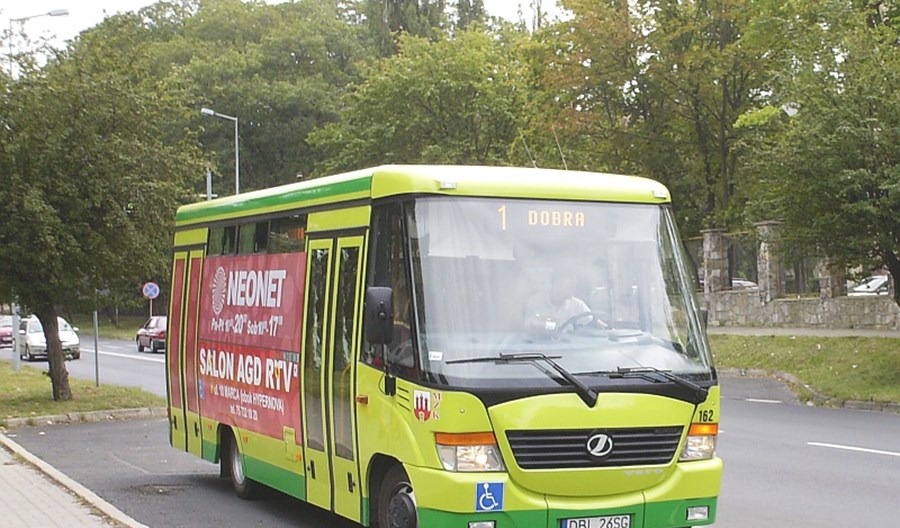 Bolesławiec: Mieszkańcy częściej wybierają samochód. Czy miasto kupi elektrobus? Bolesławiec: Mieszkańcy częściej wybierają samochód. Czy miasto kupi elektrobus?