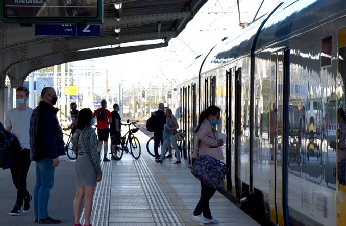 Luzowanie obostrzeń. 75% pojemności w transporcie publicznym